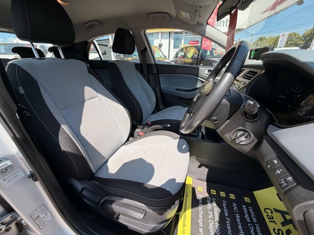 Hyundai I20 1.4 Mpi Premium Nav 99 Bhp White #22