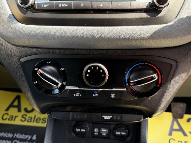 Hyundai I20 1.4 Mpi Premium Nav 99 Bhp White #37