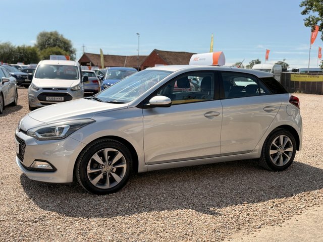 Hyundai I20 1.4 Mpi Premium Nav 99 Bhp White #10