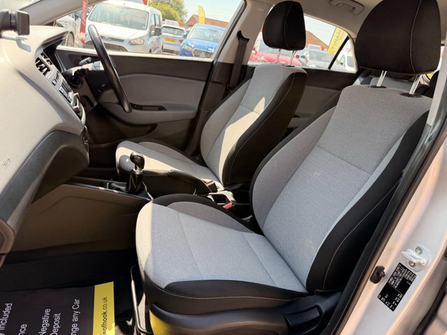 Hyundai I20 1.4 Mpi Premium Nav 99 Bhp White #32