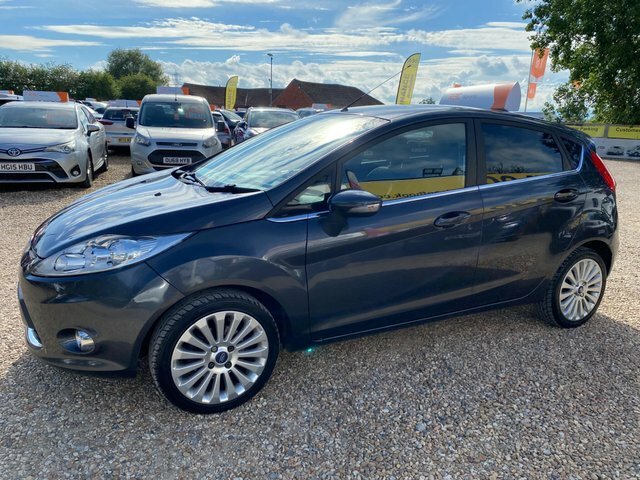 Ford Fiesta 1.25 Edge Red #12