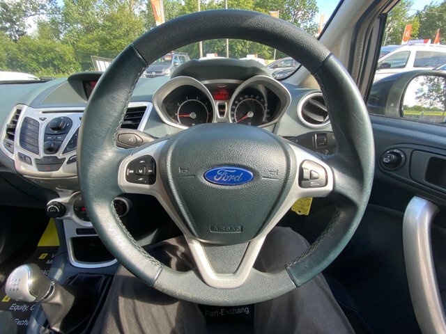 Ford Fiesta 1.25 Edge Red #30
