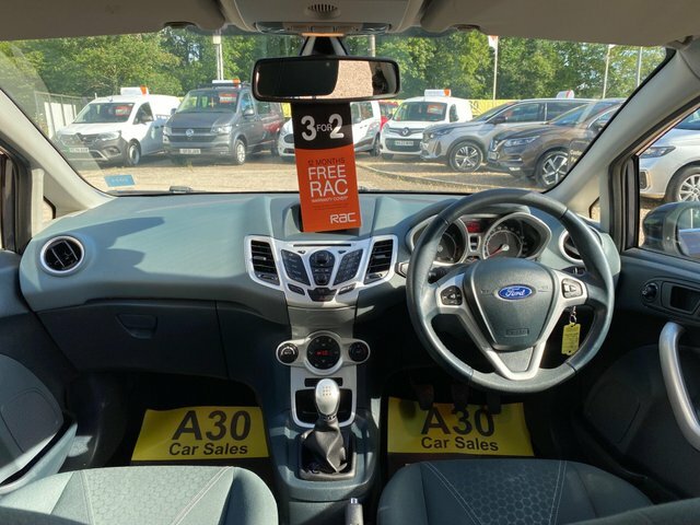 Ford Fiesta 1.25 Edge Red #33