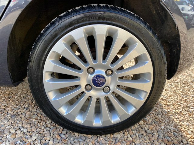 Ford Fiesta 1.25 Edge Red #37