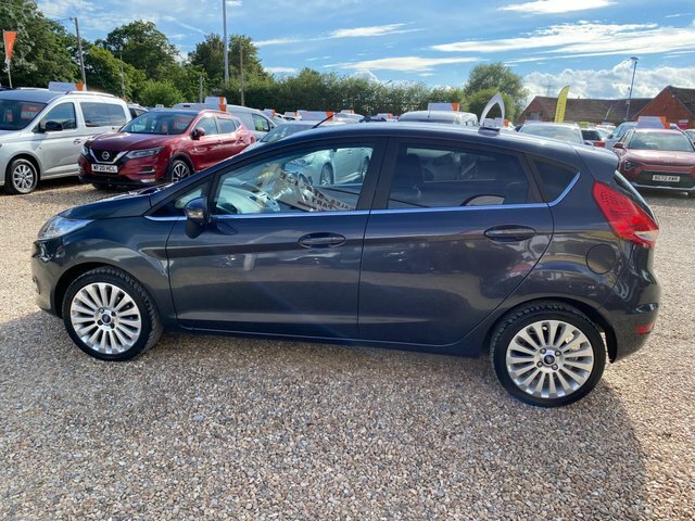 Ford Fiesta 1.25 Edge Red #11