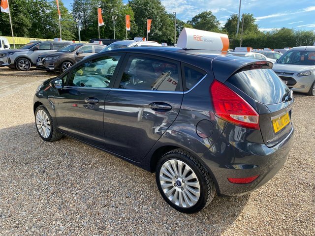 Ford Fiesta 1.25 Edge Red #10