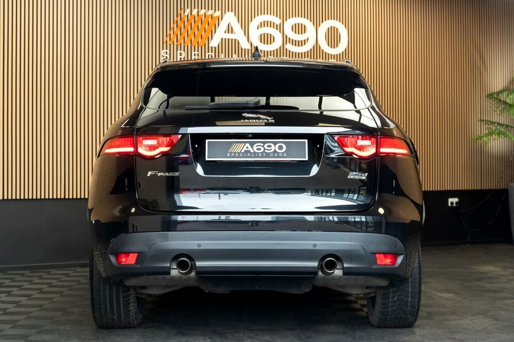 Jaguar F-Pace 2L Chequered Flag EN69OWX Black #6