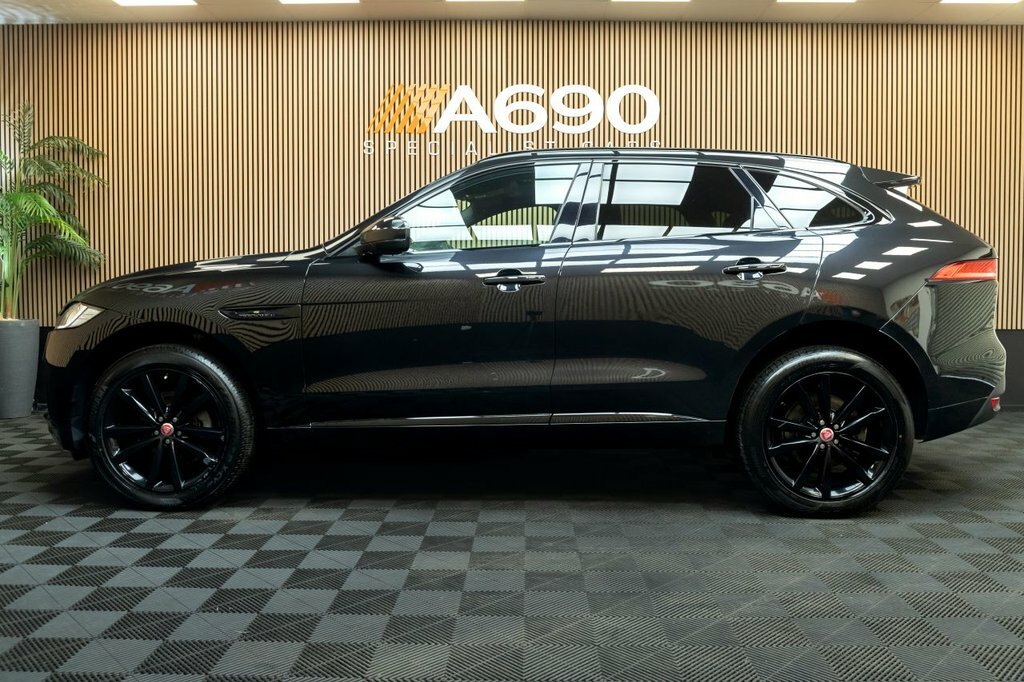 Jaguar F-Pace 2L Chequered Flag EN69OWX Black #4