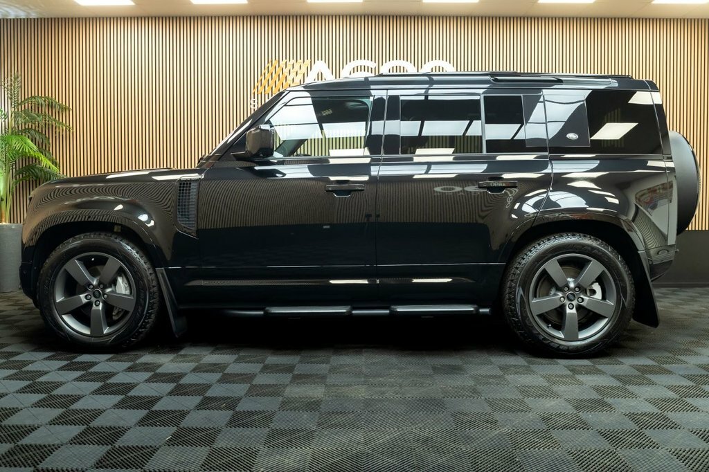 Land Rover Defender 3L X-dynamic Hse Black #4