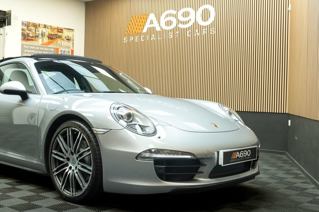 Porsche 911 911 Gt3 Rs White #12