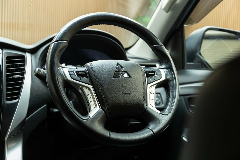 Mitsubishi Shogun Sport 2.4L 4 Grey #18