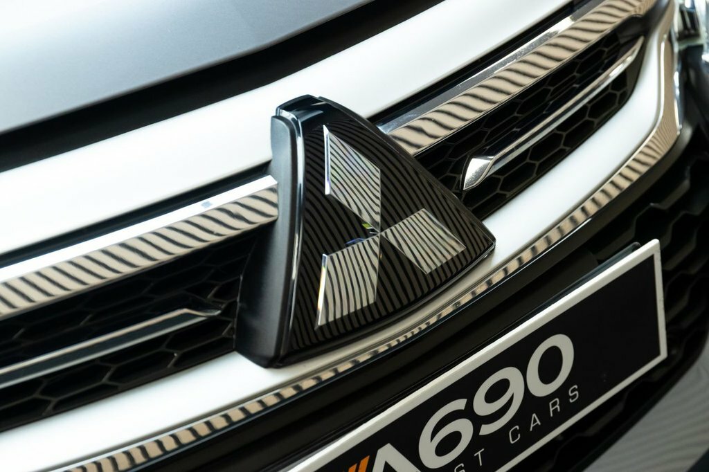 Mitsubishi Shogun Sport 2.4L 4 Grey #44