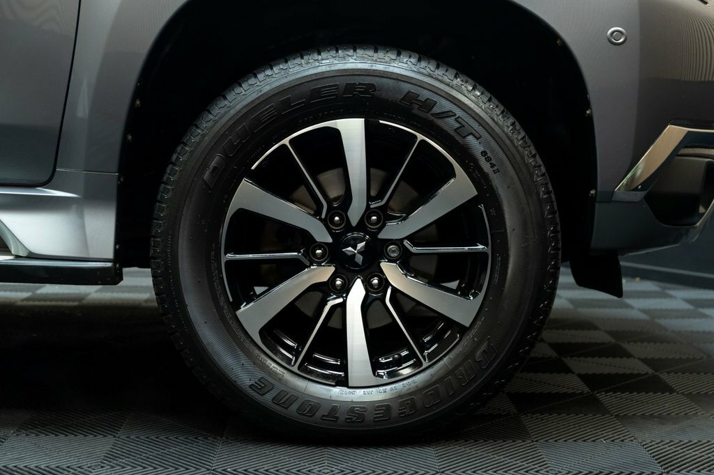 Mitsubishi Shogun Sport 2.4L 4 Grey #10