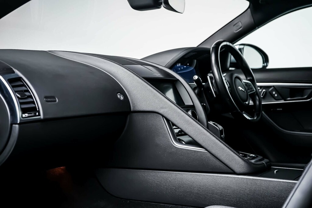 Jaguar F-Type P450 R-dynamic  #22