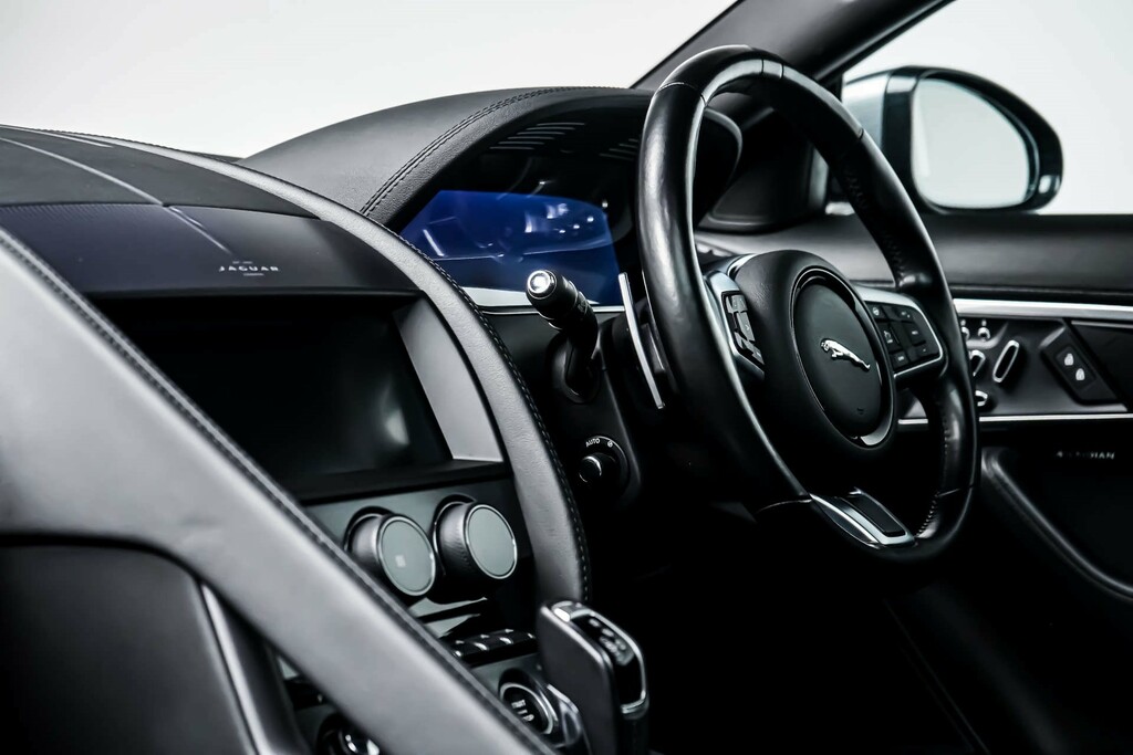 Jaguar F-Type P450 R-dynamic  #23