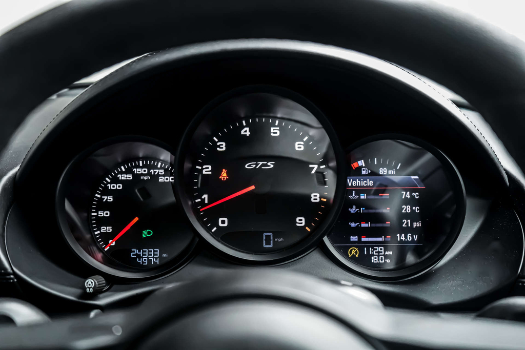 Porsche 718 Cayman Coupe Gpf Silver #17