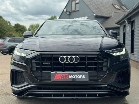 Audi Q8 Black #16