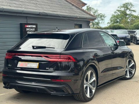 Audi Q8 Black #7