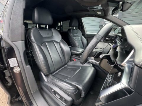 Audi Q8 Black #24