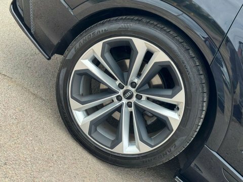 Audi Q8 Black #43