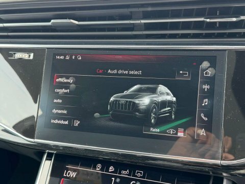 Audi Q8 Black #40
