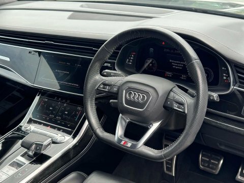 Audi Q8 Black #30