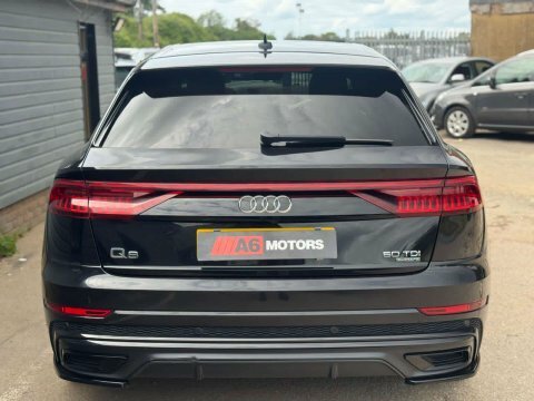 Audi Q8 Black #12