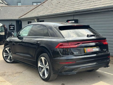 Audi Q8 Black #21