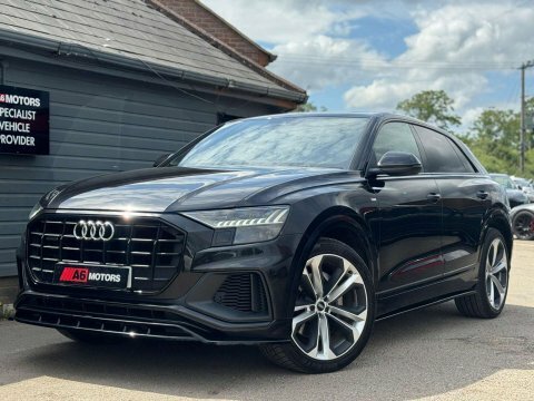 Audi Q8 Black #19