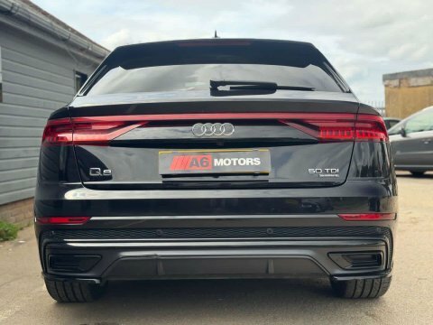 Audi Q8 Black #13