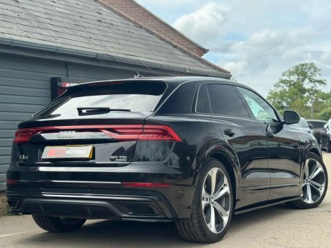 Audi Q8 Black #8