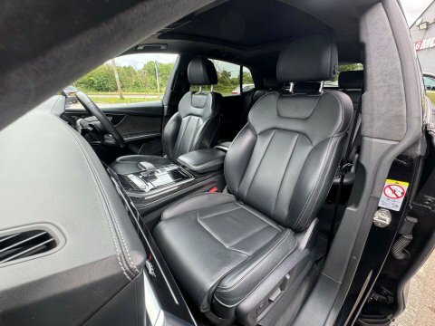 Audi Q8 Black #26