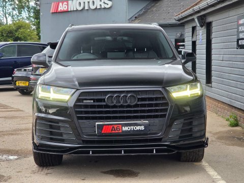 Audi Q7 3.0 Tdi V6 Black #5