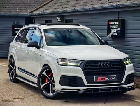 Audi Q7 3.0 Q7 Black White