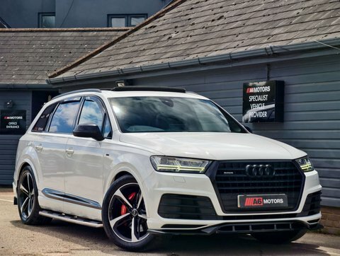Audi Q7 3.0 Q7 Black White #3