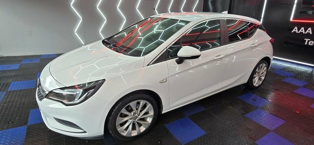 Vauxhall Astra 1.6 Cdti Blueinjection Tech Line Nav Hatchback VX67LWL White #6