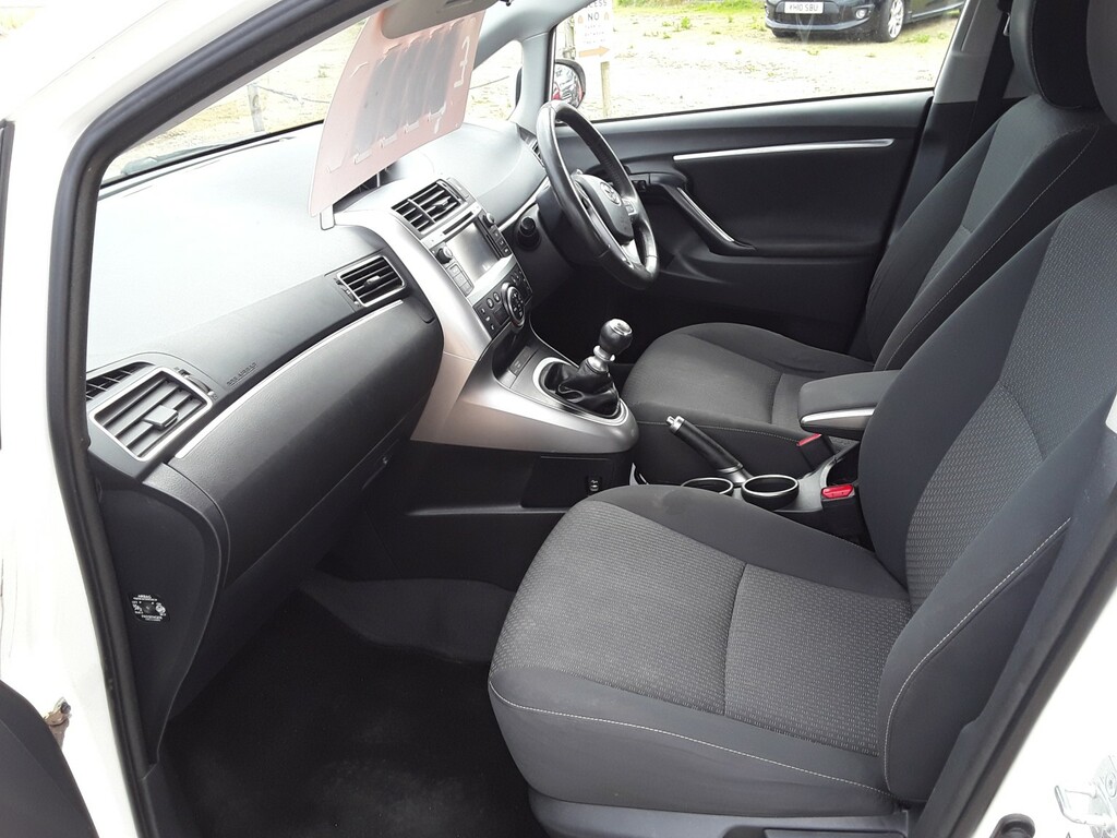 Toyota Verso 2.0 Icon D-4d 122 Bhp White #17