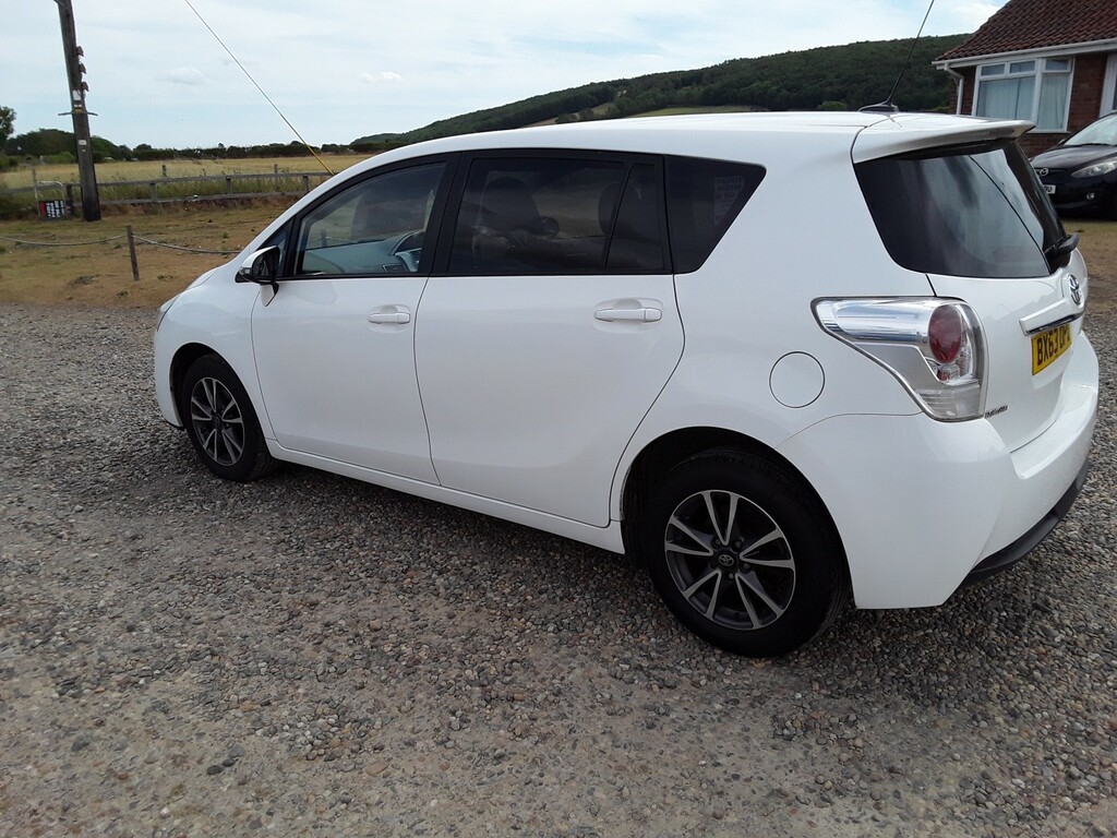 Toyota Verso 2.0 D-4d Icon White #5