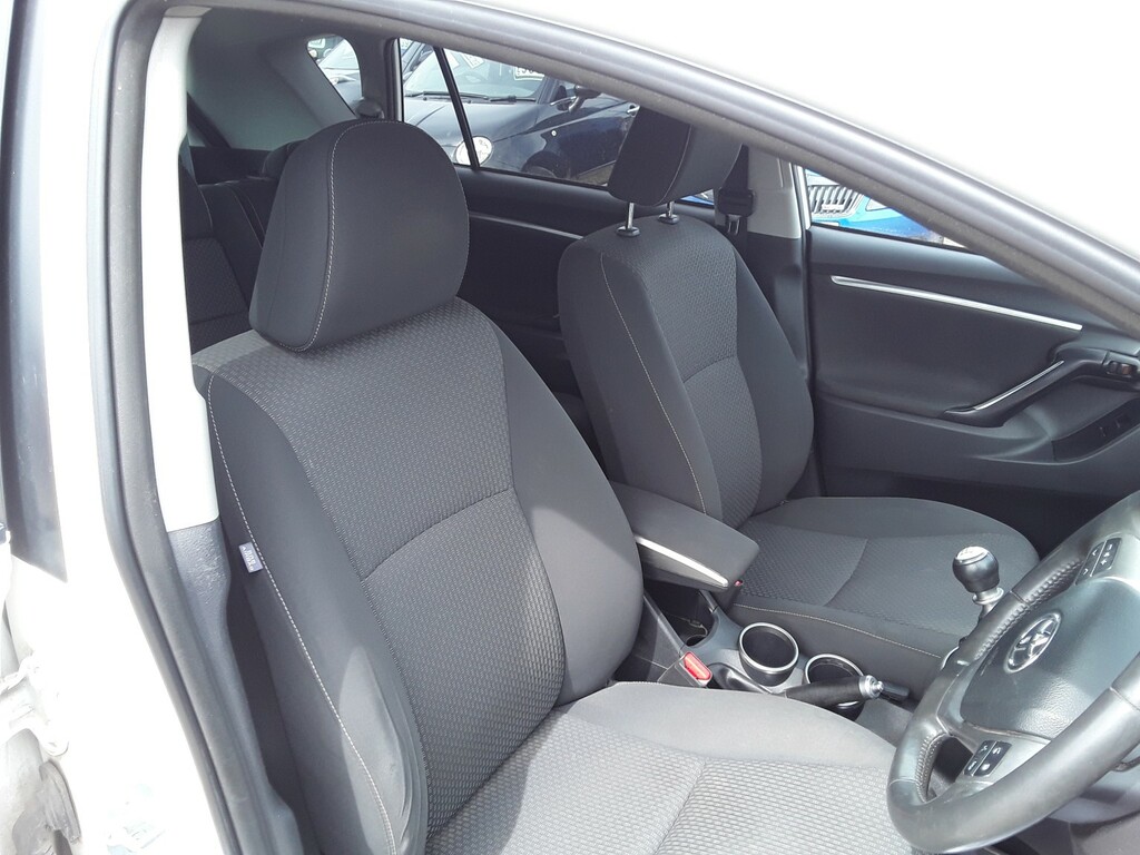Toyota Verso 2.0 Icon D-4d 122 Bhp White #11
