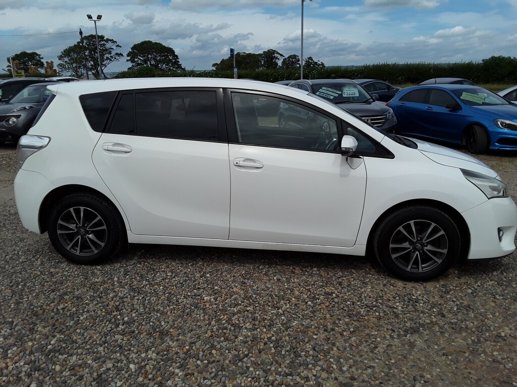 Toyota Verso 2.0 Icon D-4d 122 Bhp White #8