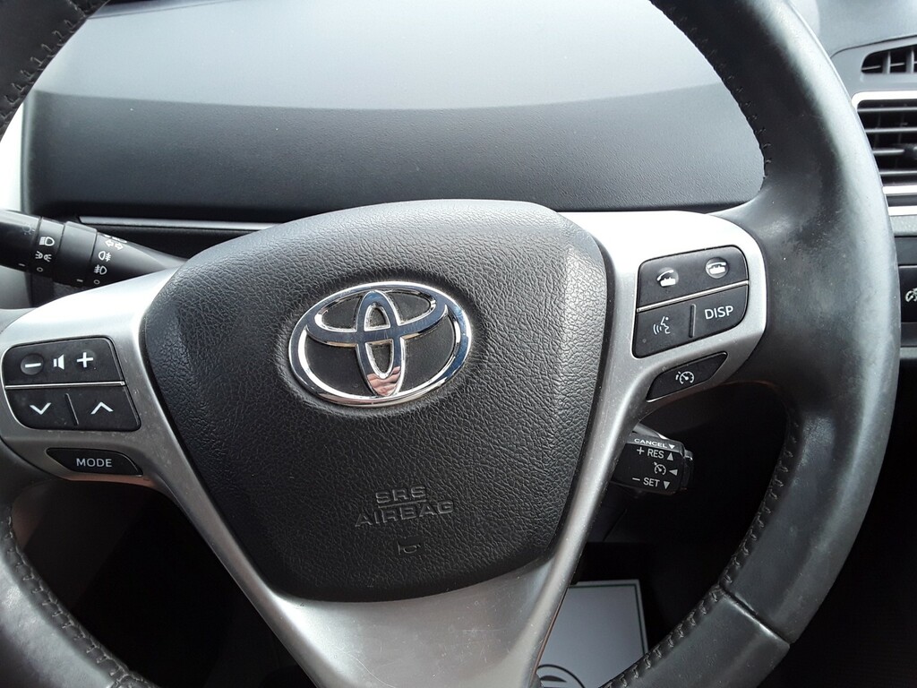 Toyota Verso 2.0 Icon D-4d 122 Bhp White #18