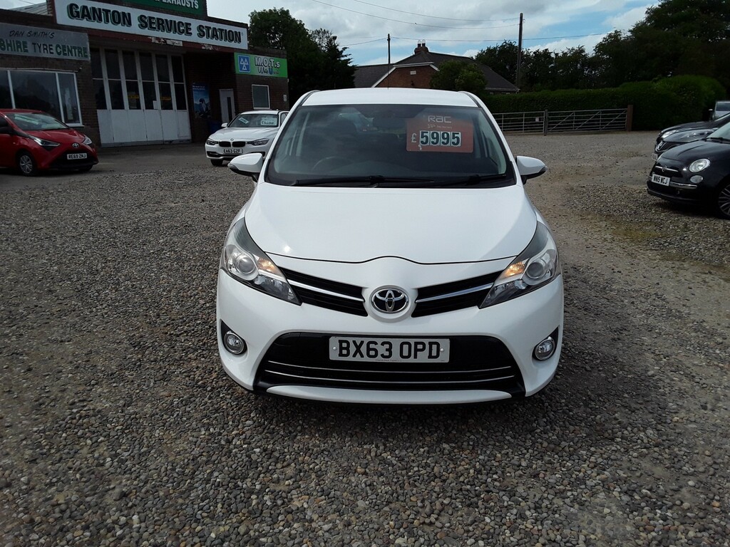 Toyota Verso 2.0 D-4d Icon White #2