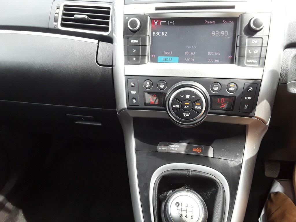 Toyota Verso 2.0 Icon D-4d 122 Bhp White #20
