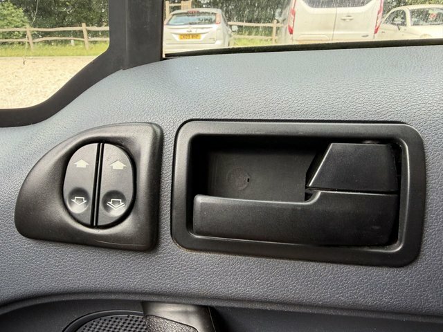 Ford Transit Connect 1.8L Null White #18