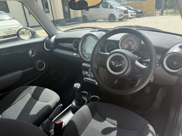 Mini Hatch Cooper 1.6 69,611 , 3 Owners , 2 Keys , Fsh Silver #9