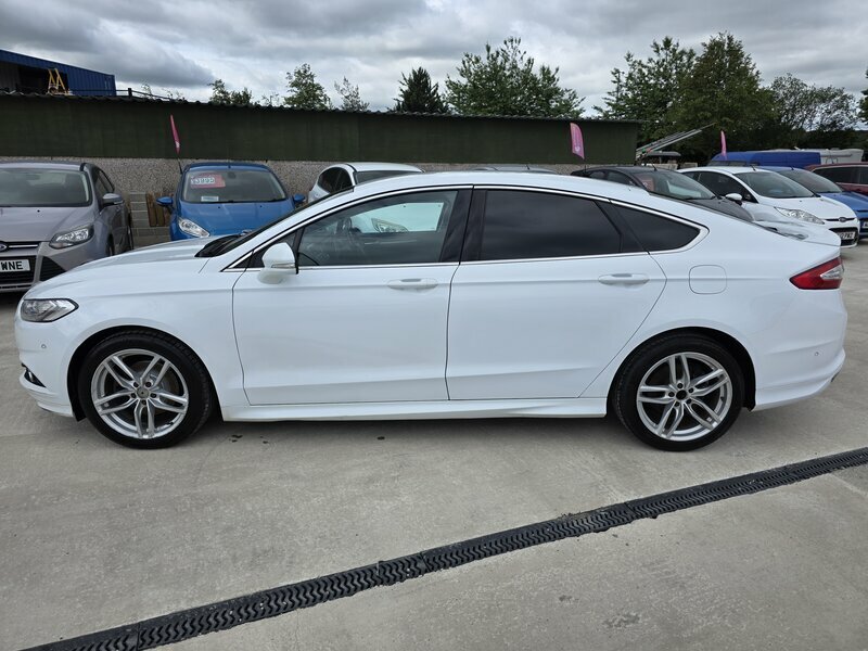 Ford Mondeo 2.0-Mondeo-titanium-tdci-5dr White #4