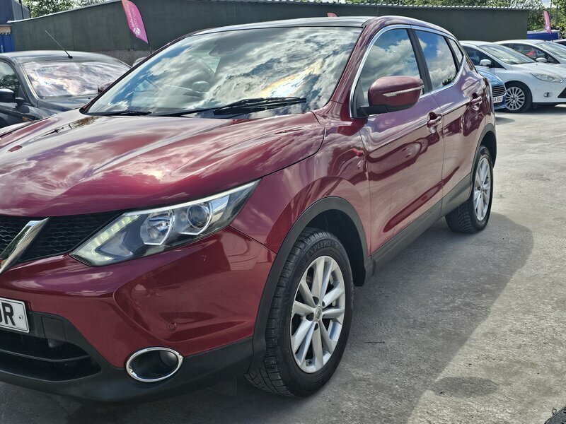 Nissan Qashqai 1.5-Qashqai-acenta-premium-dci-5dr Red #3