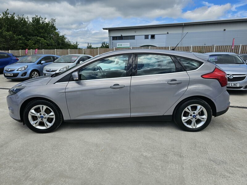 Ford Focus 1.6-Focus-zetec-125-5dr Silver #4