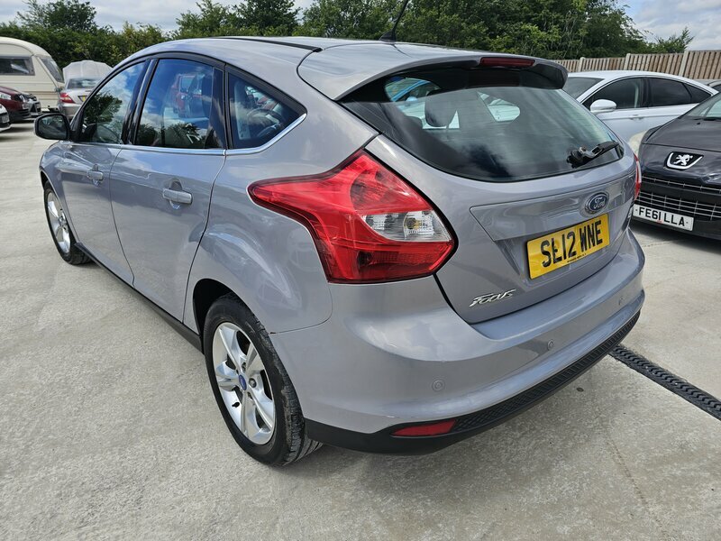 Ford Focus 1.6-Focus-zetec-125-5dr Silver #5