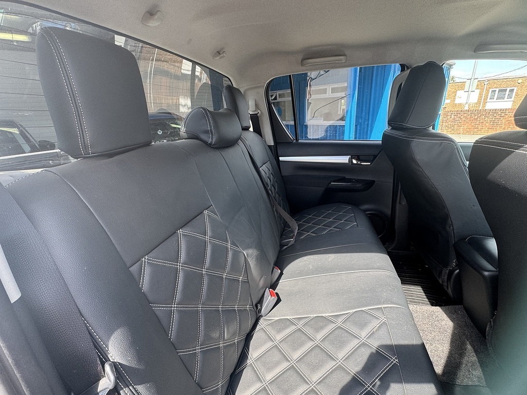 Toyota HILUX D-4d Invincible U15491535 White #3